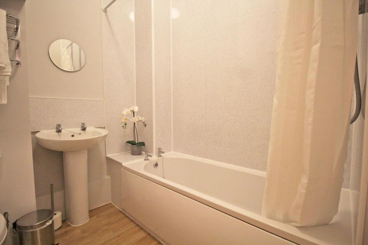 Lovely 1 Bed Serviced Apartment In Cambridgeshire Exterior foto